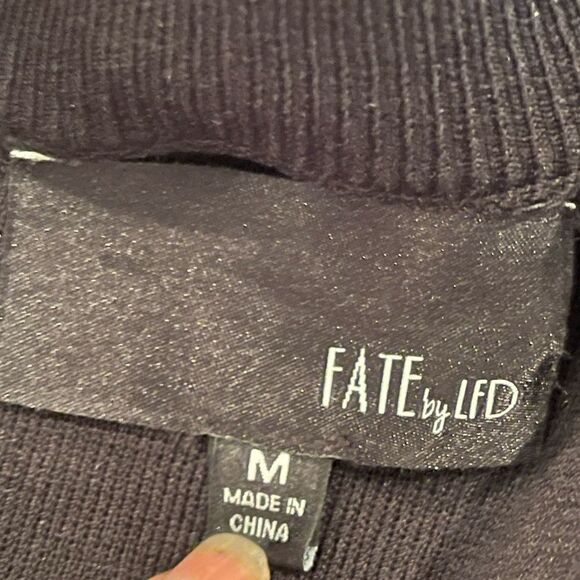 Mock Neck Long Sleeve Knit Sweater. Size: Medium Color: Black - Picture 9 of 9